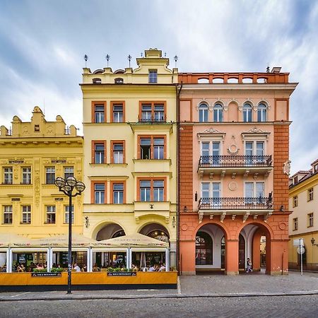 Modern Family Apt. With Central Square Entrance Hradec Králové Kültér fotó