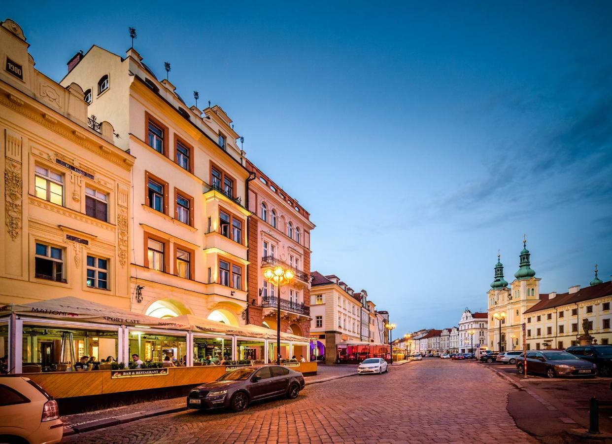 Modern Family Apt. With Central Square Entrance Hradec Králové Kültér fotó