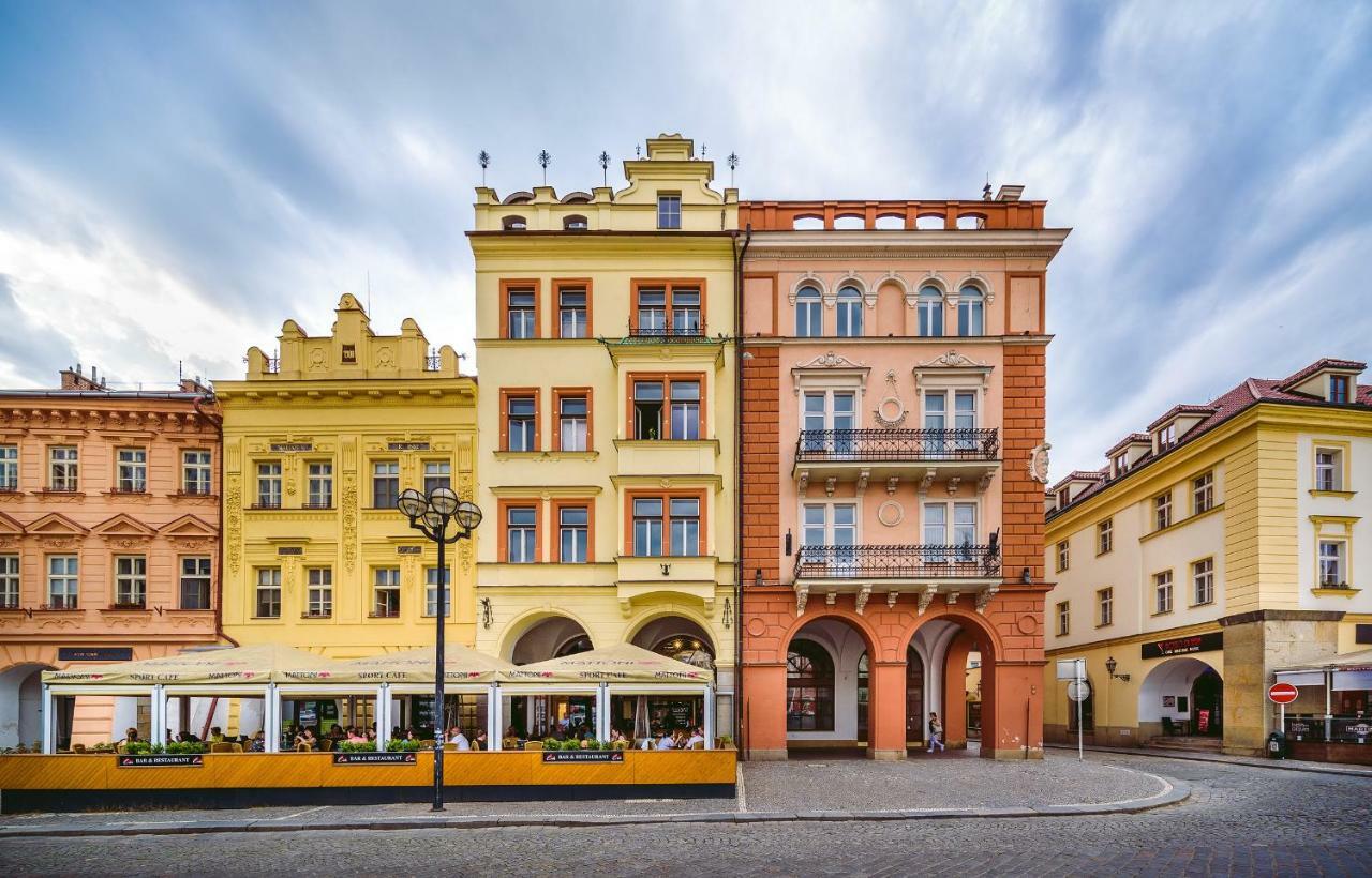 Modern Family Apt. With Central Square Entrance Hradec Králové Kültér fotó
